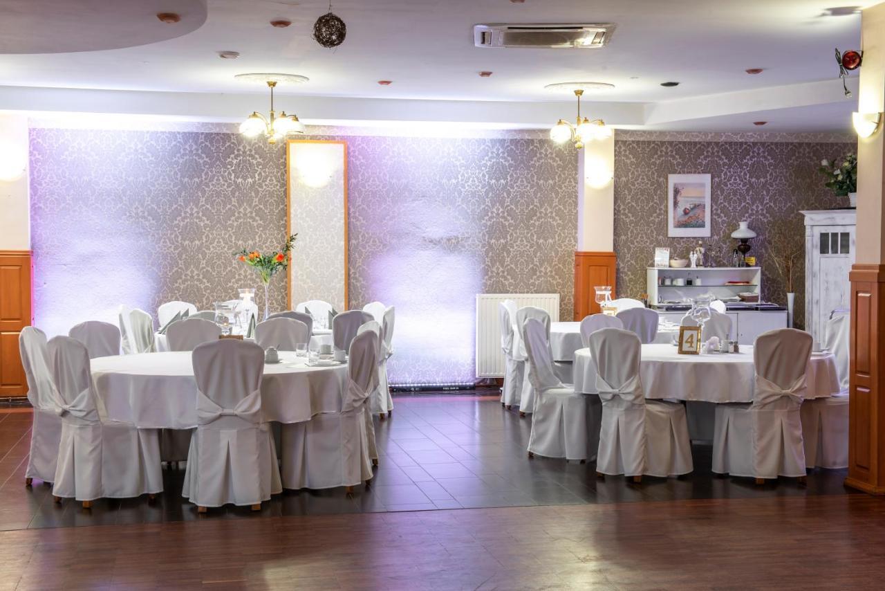 First Hotel Tczew Esterno foto